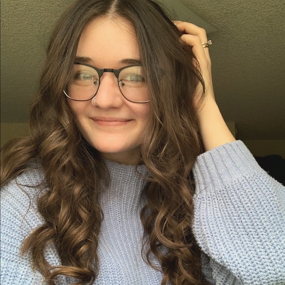 Meet your Posher, Kayley - Picture 3 of 7